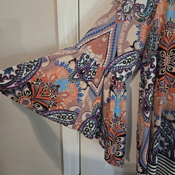 NWT MELISSA PAIGE COLORFUL STRETCH V-NECK TOP, 2X - Picture 7 of 8